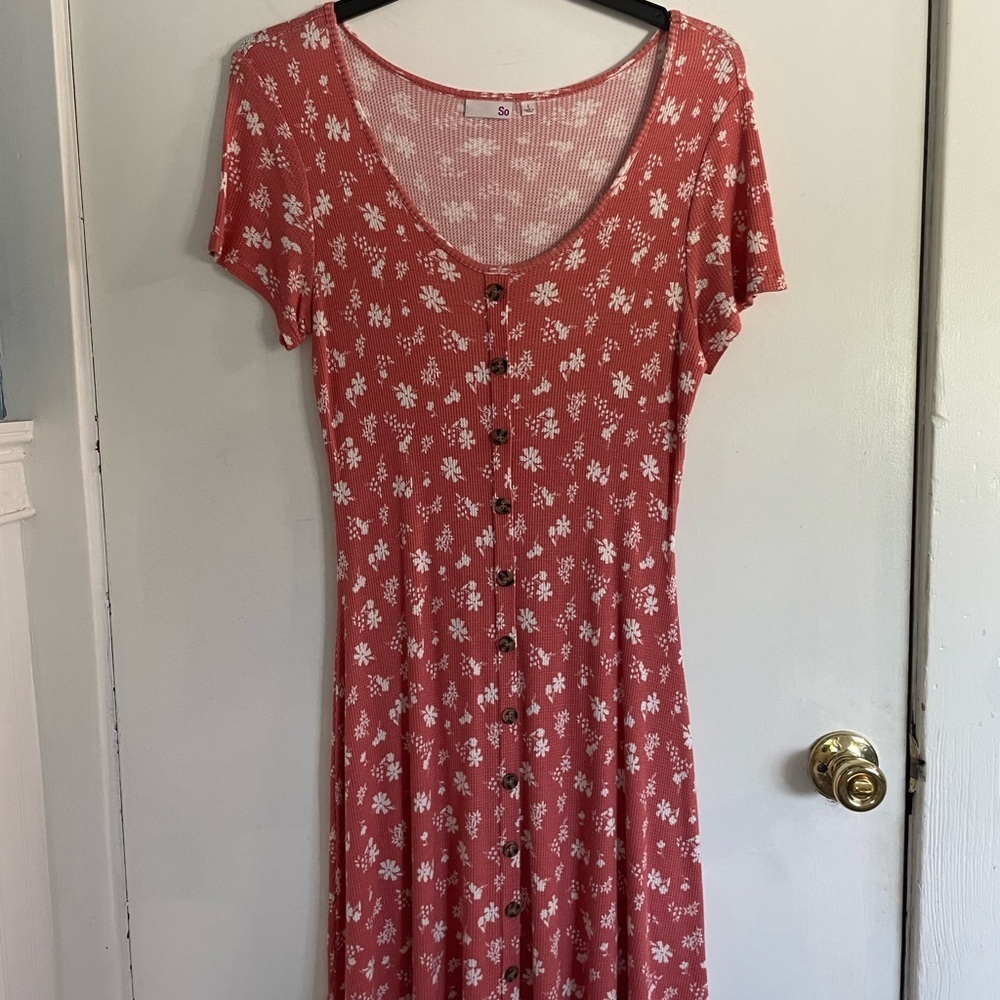 SO Coral Floral Button-Down Casual Midi Dress in size large